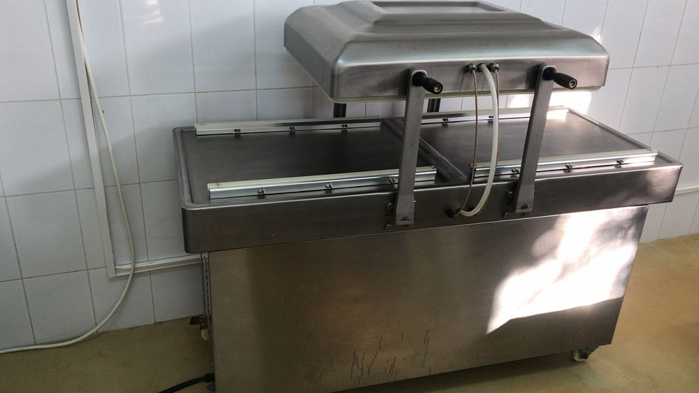 Упаковывать рыбу в вакуумную упаковку.