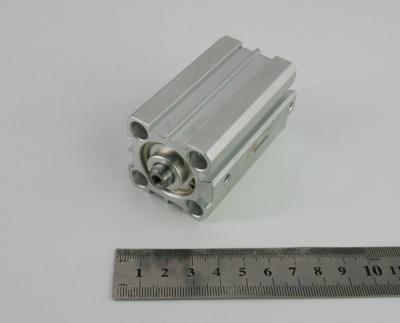 Пневмоцилиндр-излива-для-LPF,PPF-2500-5000